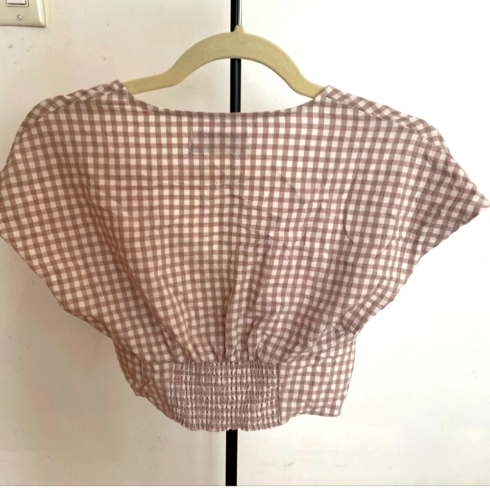 Urban Outfitters Gray and White Fitted Cap Sleeve Crop Blouse - Picture 4 of 8